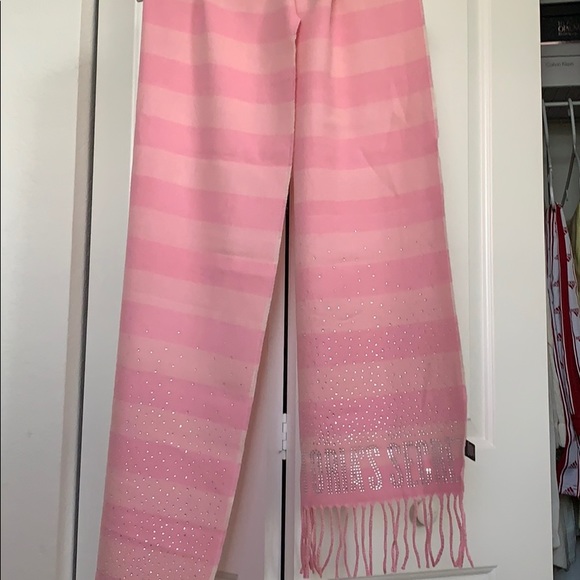 Scarf - Picture 1 of 2